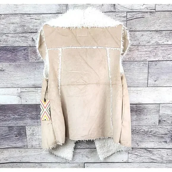 New Dylan by True Grit Women's Cozy Soft Shaggy Faux Suede Fur Vest - Picture 7 of 9